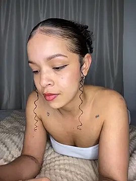 Snapshot of Yasmin777_ chatting on October 19, 2025, 11:51 pm Yasmin777 online show from October 19, 2025, 11:51 pm