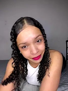 Snapshot of Yasmin777_ chatting on December 1, 2025, 12:00 am Yasmin777 online show from December 1, 2025, 12:00 am