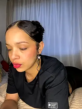 Snapshot of Yasmin777_ chatting on October 24, 2025, 10:31 pm Yasmin777 online show from October 24, 2025, 10:31 pm