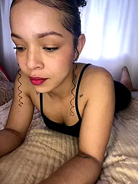 Snapshot of Yasmin777_ chatting on October 8, 2025, 8:09 pm Yasmin777 online show from October 8, 2025, 8:09 pm