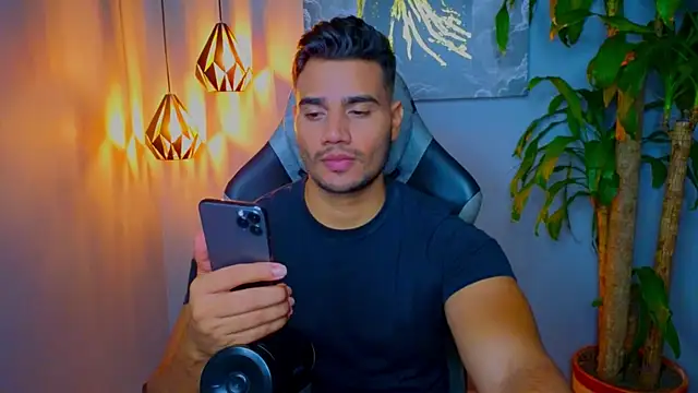 Snapshot of AndresR3 chatting on October 5, 2025, 8:16 am AndresR3 online show from October 5, 2025, 8:16 am