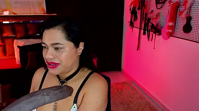 Issafoxx online show from April 5, 2026, 12:23 pm