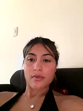 Ana  Pink online show from November 30, 2025, 6:52 pm