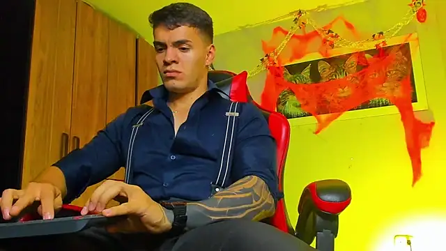 Snapshot of ALPHA_DOMINUS_ chatting on October 29, 2025, 4:00 am ALPHA DOMINUS online show from October 29, 2025, 4:00 am