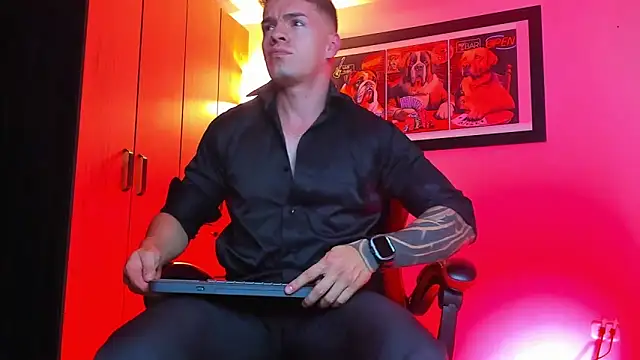 Snapshot of ALPHA_DOMINUS_ chatting on December 2, 2025, 4:03 am ALPHA DOMINUS online show from December 2, 2025, 4:03 am