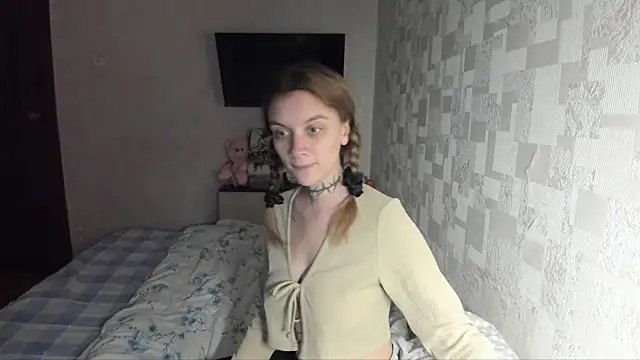 AlisTris online show from October 5, 2025, 2:52 pm