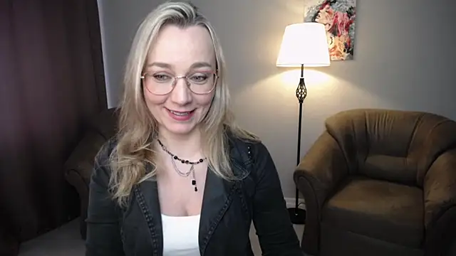 Ava Elior online show from April 17, 2026, 9:12 am