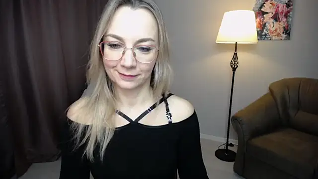 Snapshot of Ava_Elior chatting on November 9, 2025, 5:44 am Ava Elior online show from November 9, 2025, 5:44 am