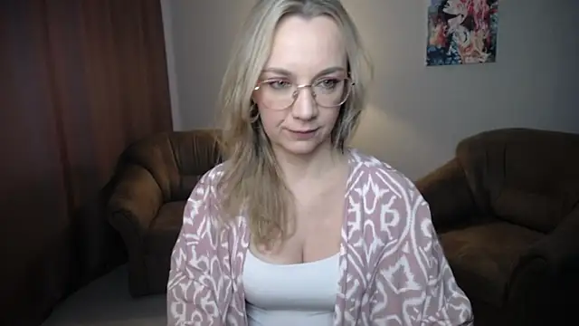 Snapshot of Ava_Elior chatting on July 17, 2026, 12:02 pm Ava Elior online show from July 17, 2026, 12:02 pm