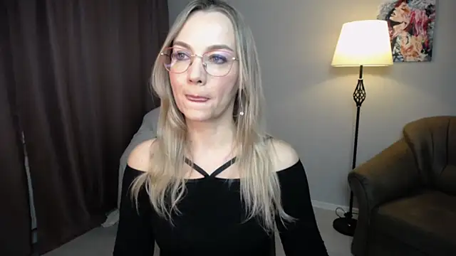 Snapshot of Ava_Elior chatting on October 26, 2025, 12:16 pm Ava Elior online show from October 26, 2025, 12:16 pm