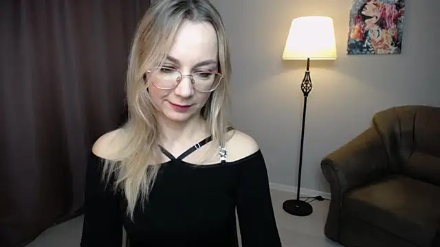 Snapshot of Ava_Elior chatting on November 19, 2025, 9:20 am Ava Elior online show from November 19, 2025, 9:20 am