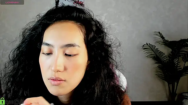 Snapshot of FlirtyAura chatting on November 19, 2025, 2:55 am FlirtyAura online show from November 19, 2025, 2:55 am