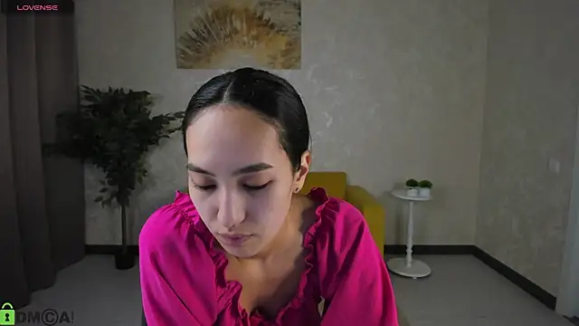 FlirtyAura online show from April 9, 2026, 3:52 am