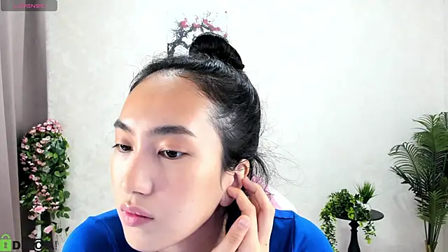 Snapshot of FlirtyAura chatting on October 23, 2025, 2:43 am FlirtyAura online show from October 23, 2025, 2:43 am