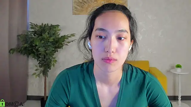 FlirtyAura online show from April 7, 2026, 3:30 am