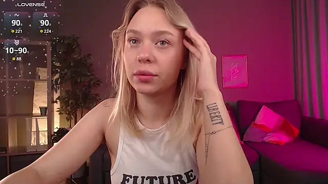 Pooja Hegde online show from September 21, 2025, 1:11 am