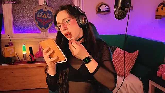 Zesty Peach online show from June 7, 2026, 11:10 pm