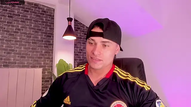 connorsmiith online show from March 10, 2026, 12:09 pm