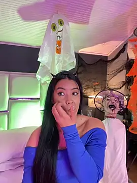 BellaFernandez   online show from October 30, 2025, 1:53 pm