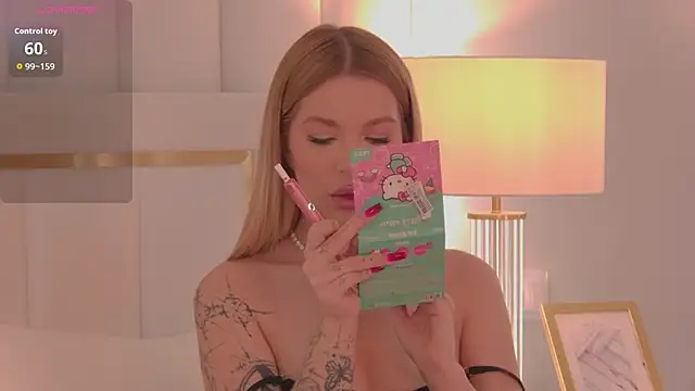 Snapshot of AriellaMelo chatting on November 15, 2025, 5:55 am AriellaMelo online show from November 15, 2025, 5:55 am