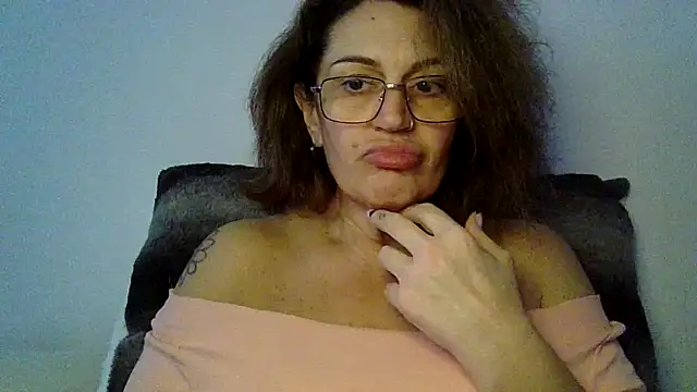 Snapshot of RubyyRosee chatting on November 6, 2025, 2:21 pm RubyyRosee online show from November 6, 2025, 2:21 pm