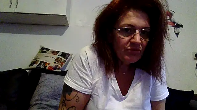 Snapshot of RubyyRosee chatting on April 18, 2026, 5:54 am RubyyRosee online show from April 18, 2026, 5:54 am