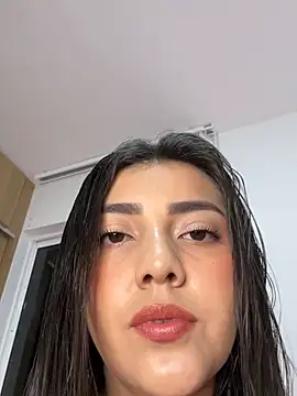Snapshot of Lupe_19 chatting on October 19, 2025, 11:29 pm Lupe 19 online show from October 19, 2025, 11:29 pm