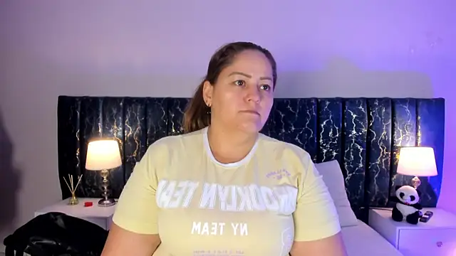 Snapshot of katte_landerr chatting on February 19, 2026, 1:08 pm katte landerr online show from February 19, 2026, 1:08 pm