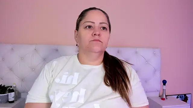 Snapshot of katte_landerr chatting on January 12, 2026, 1:07 pm katte landerr online show from January 12, 2026, 1:07 pm