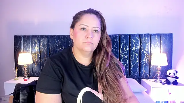 Snapshot of katte_landerr chatting on February 23, 2026, 1:33 pm katte landerr online show from February 23, 2026, 1:33 pm