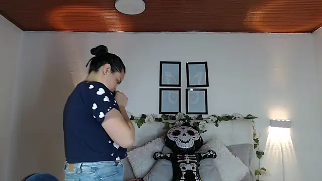 Snapshot of Megan_05_ chatting on November 15, 2025, 6:34 pm Megan 05 online show from November 15, 2025, 6:34 pm