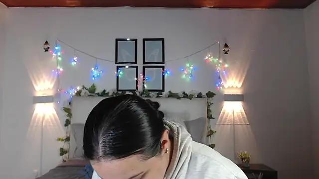 Megan 05  online show from April 13, 2026, 6:56 pm