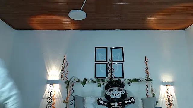 Snapshot of Megan_05_ chatting on November 5, 2025, 7:28 pm Megan 05 online show from November 5, 2025, 7:28 pm