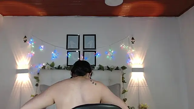 Megan 05  online show from February 19, 2026, 5:32 pm