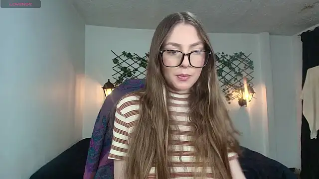 velvet  moon online show from April 6, 2026, 12:39 am