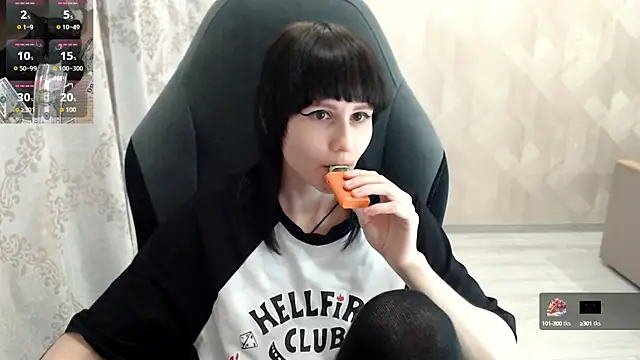 Snapshot of MistyDark chatting on October 10, 2025, 10:27 am MistyDark online show from October 10, 2025, 10:27 am