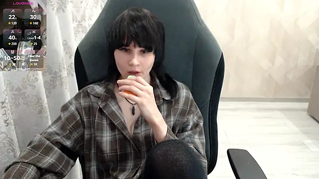 Snapshot of MistyDark chatting on October 6, 2025, 10:49 am MistyDark online show from October 6, 2025, 10:49 am