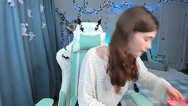 Snapshot of Zoe_Vee chatting on October 28, 2025, 3:29 am Zoe Vee online show from October 28, 2025, 3:29 am