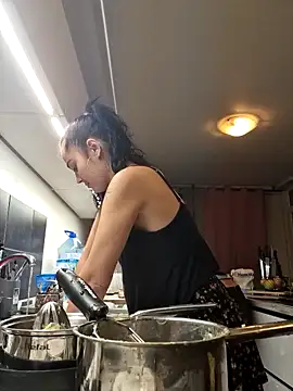 Alexandra knight online show from September 30, 2025, 5:30 pm