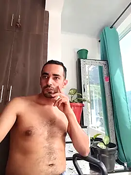 stivenlujan69 online show from February 7, 2026, 7:44 pm