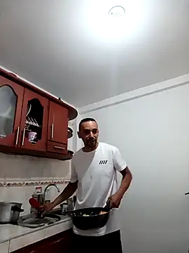 stivenlujan69 online show from March 3, 2026, 7:10 pm