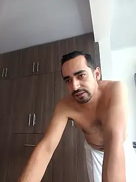 stivenlujan69 online show from January 11, 2026, 3:08 pm