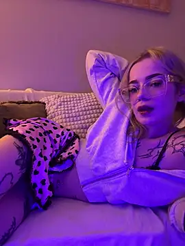 Snapshot of marnemzavar444 chatting on December 16, 2025, 10:03 pm marnemzavar444 online show from December 16, 2025, 10:03 pm