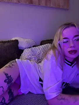 marnemzavar444 online show from December 21, 2025, 4:19 pm