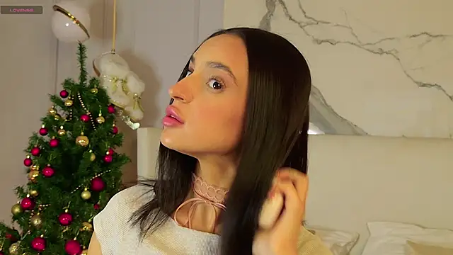 AdoraCortes online show from December 3, 2025, 5:08 am