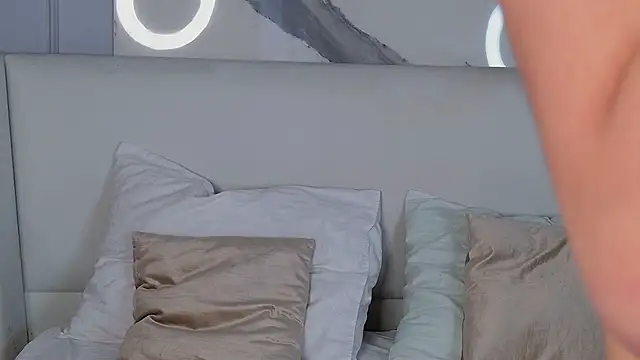 AdoraCortes online show from November 24, 2025, 5:07 am