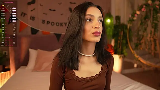 AdoraCortes online show from October 30, 2025, 5:06 am