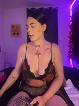 Snapshot of JuliaLaRousse chatting on June 18, 2026, 7:18 am JuliaLaRousse online show from June 18, 2026, 7:18 am