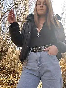 Snapshot of YOOUR_EVAA chatting on November 8, 2025, 8:40 am YOOUR EVAA online show from November 8, 2025, 8:40 am