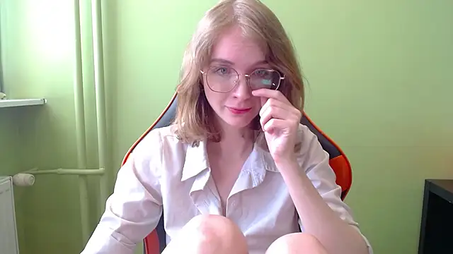 juicyPenny online show from April 11, 2026, 6:21 am